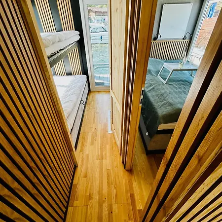 Mindset Houseboat Puck